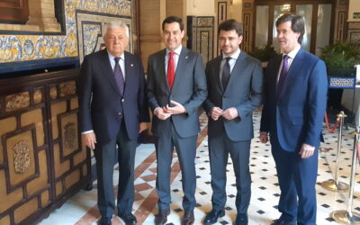 Juanma Moreno se muestra convencido que Beltrán Pérez será alcalde y le garantiza que el Gobierno andaluz será su «aliado»