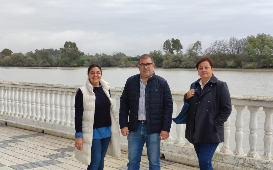 El PP de Coria del Río alerta sobre la intención del alcalde de cambiar la estética del paseo fluvial y pide su paralización