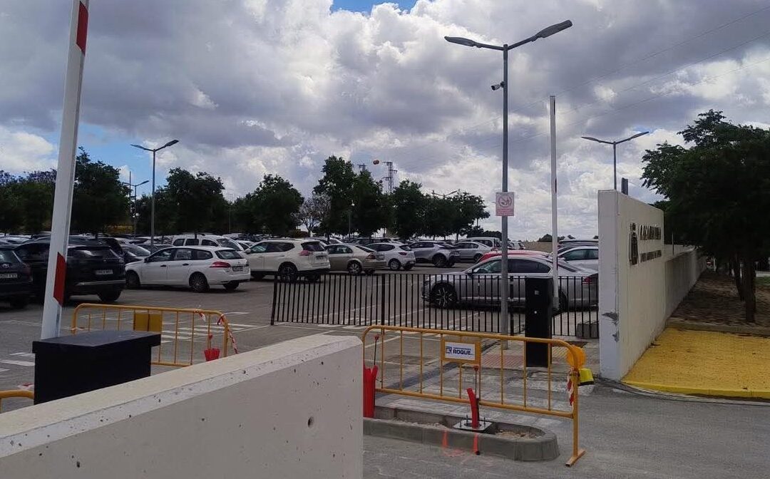 El PP de Osuna exige la gratuidad del parking del hospital y acusa a la alcaldesa de “afán recaudatorio”