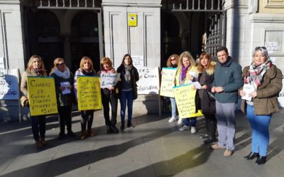 El PP de Sevilla recoge las reivindicaciones de los trabajadores eventuales excluidos de la bolsa de empleo de Correos