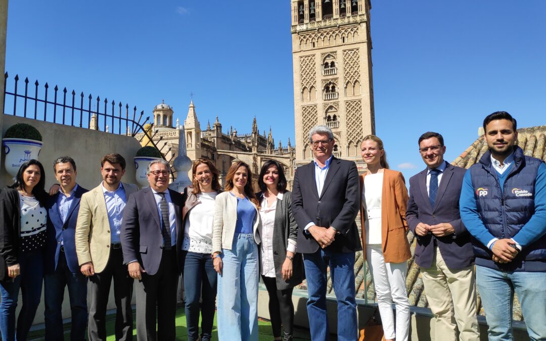 El PP pide el voto a los sevillanos para garantizar la unidad de España y la creación de empleo que el PSOE y los enemigos de España han sacrificado