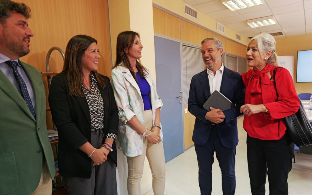 Patricia del Pozo destaca que con Juanma Moreno la provincia de Sevilla consigue la mejor combinación: más activos y más empleo