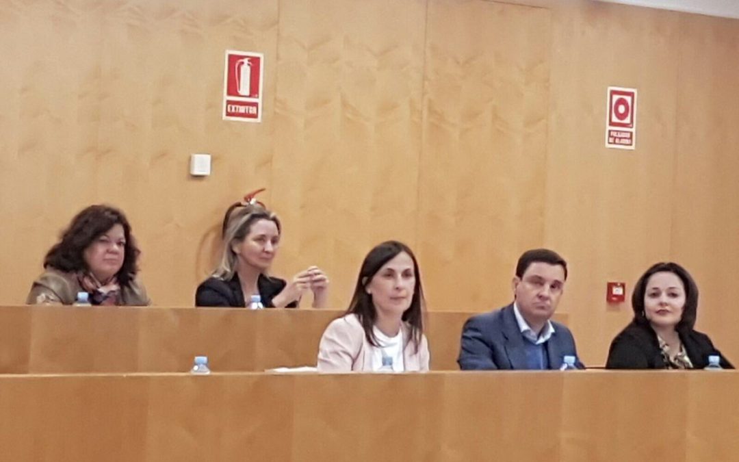 Virginia Pérez: “Hoy gracias al PP, se abre el camino para arreglar el mal estado de las dos únicas vías de acceso de Isla Mayor”