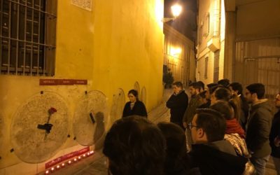 NNGG recuerda la memoria de Alberto Jiménez y Ascensión García con una ofrenda floral y un minuto de silencio