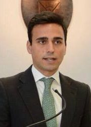 Pedro González muestra su apoyo personal a la candidatura de Soraya Sáenz de Santamaría