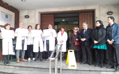 El PP de Sevilla acusa a Díaz de aplicar una Sanidad de bajo coste sin importarle la calidad del servicio y desmoralizando a los profesionales