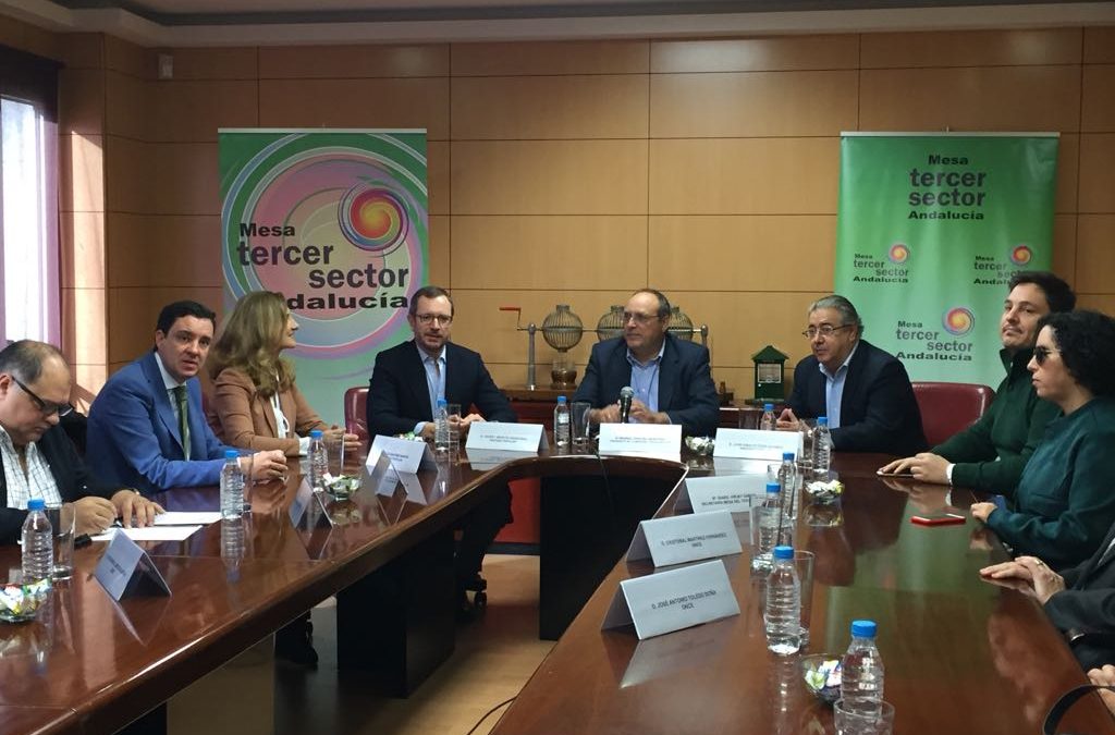 El PP de Sevilla califica de intolerable que “tras 40 años de gobiernos socialistas, haya un 32 por ciento de sevillanos en riesgo de pobreza”