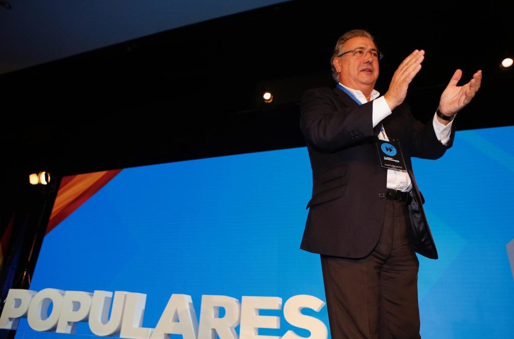 Zoido afirma que “la Constitución está plenamente vigente” y recuerda la aplicación del 155 “para frenar la secesión de Cataluña”