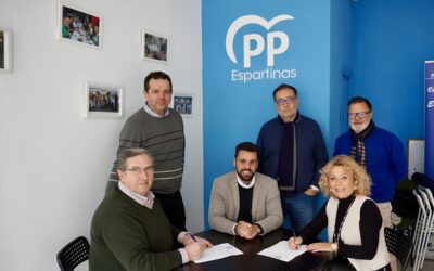 El ex alcalde de Espartinas Domingo Salado apoya el proyecto del PP con María Helena Romero: “Aunamos fuerzas para ganar en mayo las elecciones”