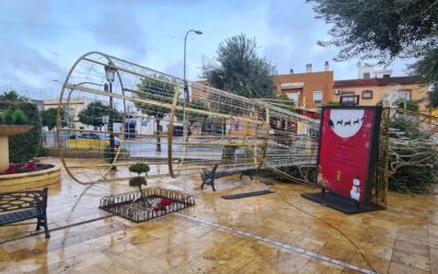 El PP de Bormujos pide la dimisión del alcalde tras la caída de una estructura navideña sin anclajes en la plaza del Ayuntamiento