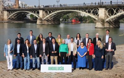 El PP de Sevilla presenta un equipo que combina experiencia y renovación para acompañar a Juanma Moreno