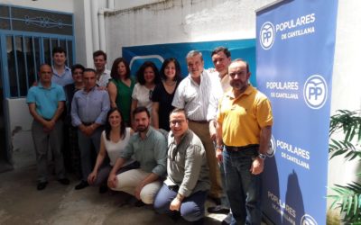 Virginia Pérez mantiene un encuentro con afiliados y simpatizantes del PP en Cantillana