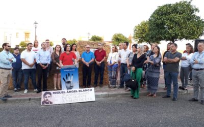 Virginia Pérez asiste al homenaje que el PP de Alcalá de Guadaira rinde en memoria a Miguel Ángel Blanco