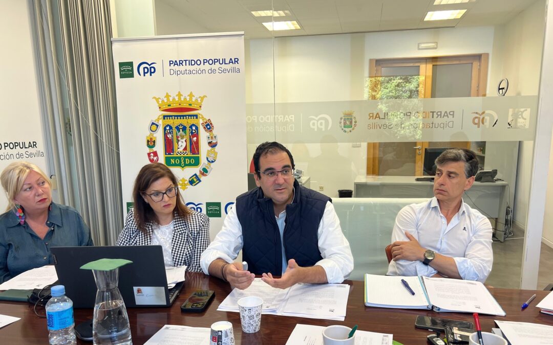 Martín Torres: “Mientras el PSOE se dedica a embarrar, el PP multiplica por cuatro la presencia turística en la provincia de Sevilla”